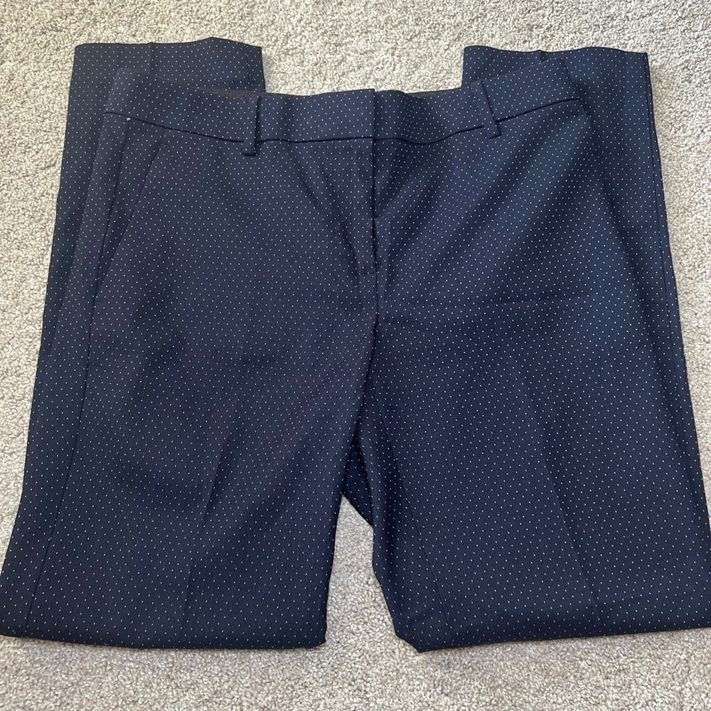 ANN TAYLOR NAVY AND WHITE STRAIGHT PANTS WITH POCKETS SIZE 2